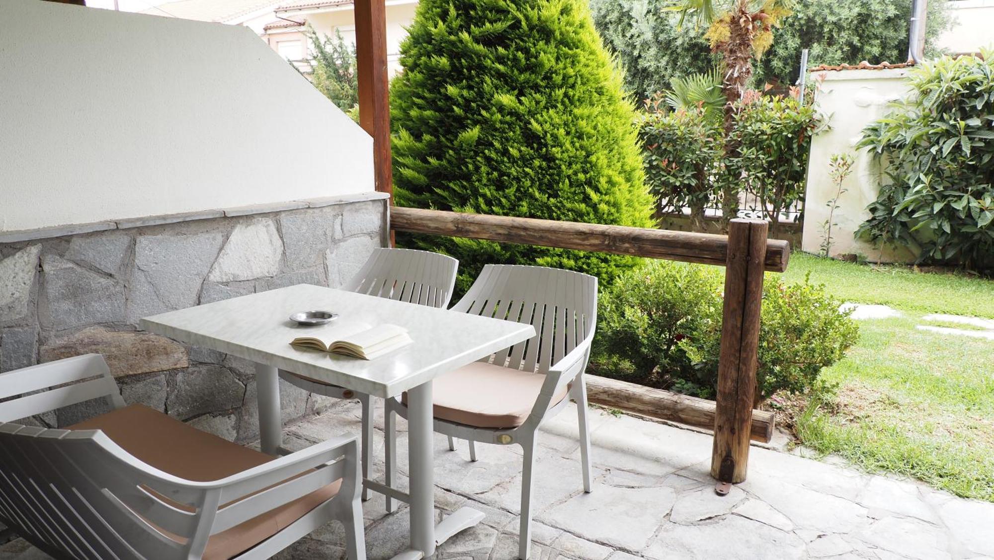 Leonidas Apartments And Suites Mola Kalyva Ngoại thất bức ảnh