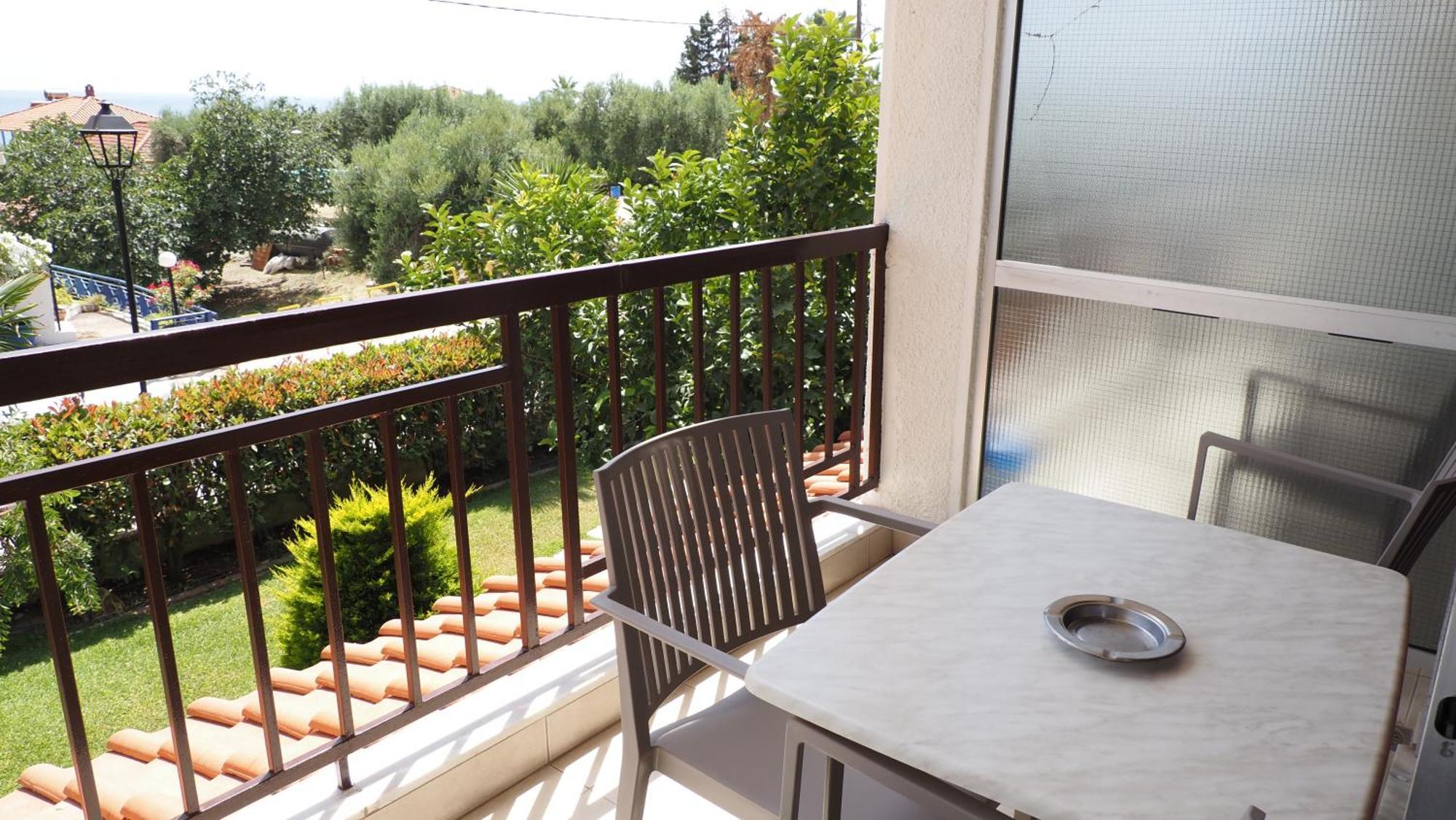 Leonidas Apartments And Suites Mola Kalyva Ngoại thất bức ảnh
