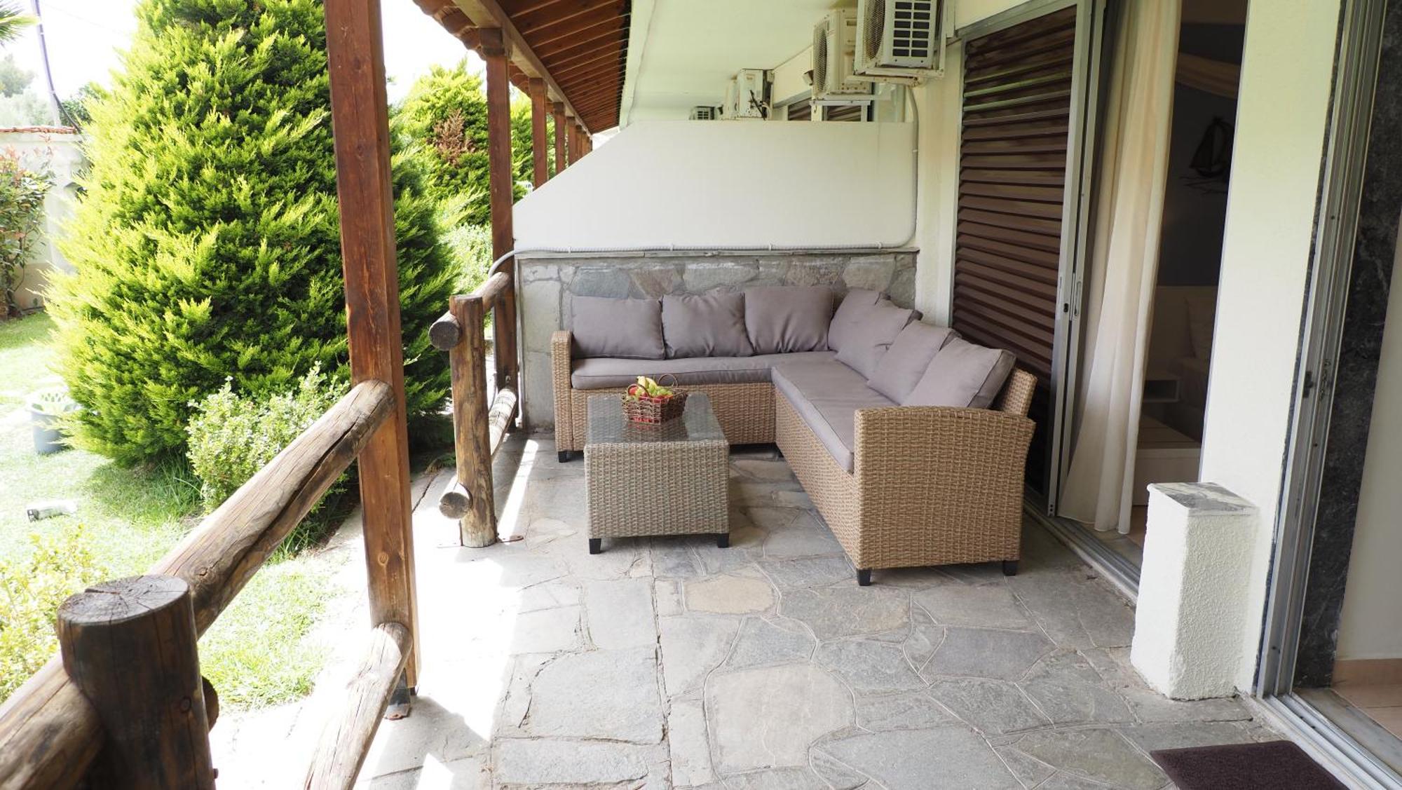 Leonidas Apartments And Suites Mola Kalyva Ngoại thất bức ảnh