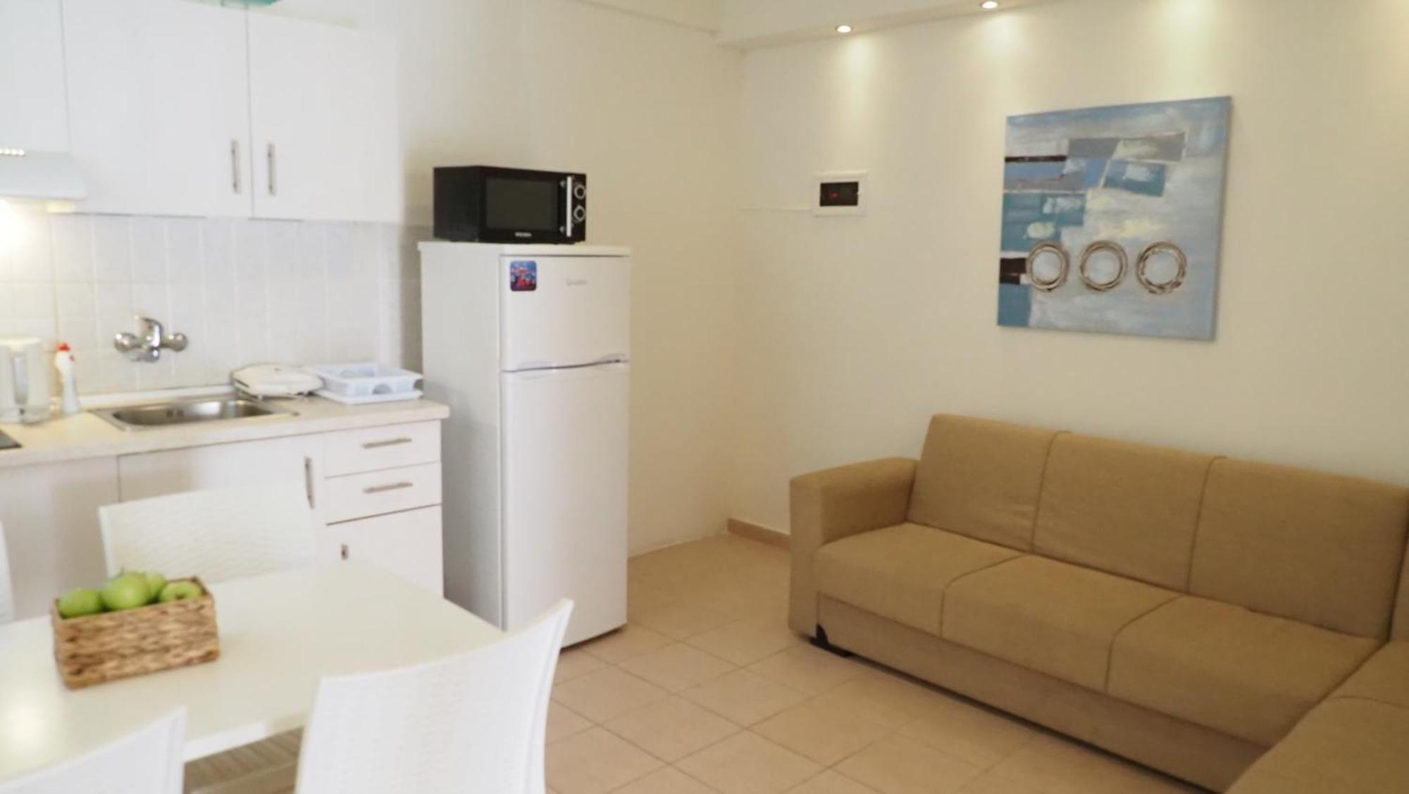 Leonidas Apartments And Suites Mola Kalyva Ngoại thất bức ảnh