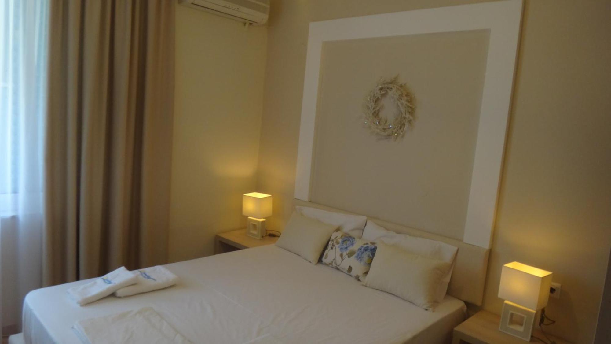 Leonidas Apartments And Suites Mola Kalyva Ngoại thất bức ảnh