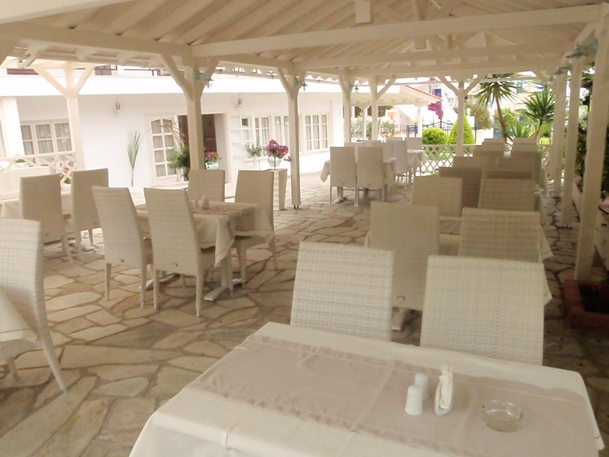 Leonidas Apartments And Suites Mola Kalyva Ngoại thất bức ảnh